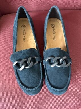 Bella Vita Navy Suede Chain-Trim Loafers 8.5 W